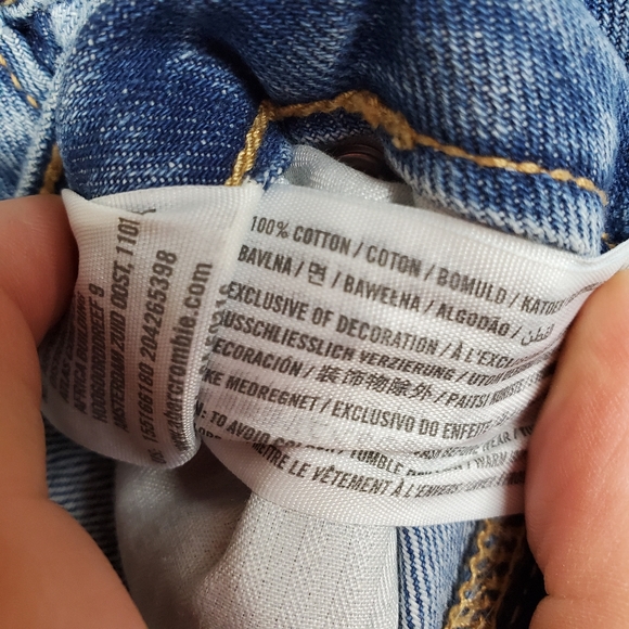 Abercrombie & Fitch Embroidered Girlfriend Jean - Picture 8 of 8